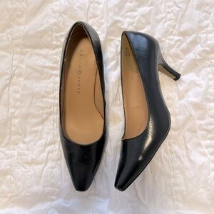 $10, $15, $20 Shoes! Karen Scott Classic Black Pumps. 2in heels size 8